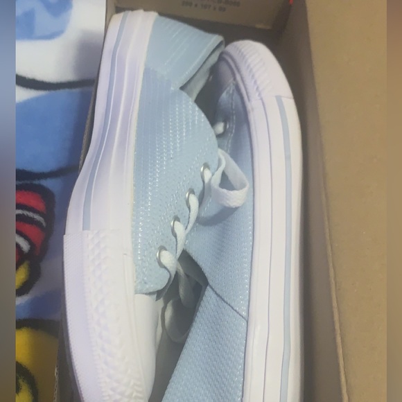 Very cute baby blue Converse slip ons - Picture 3 of 4